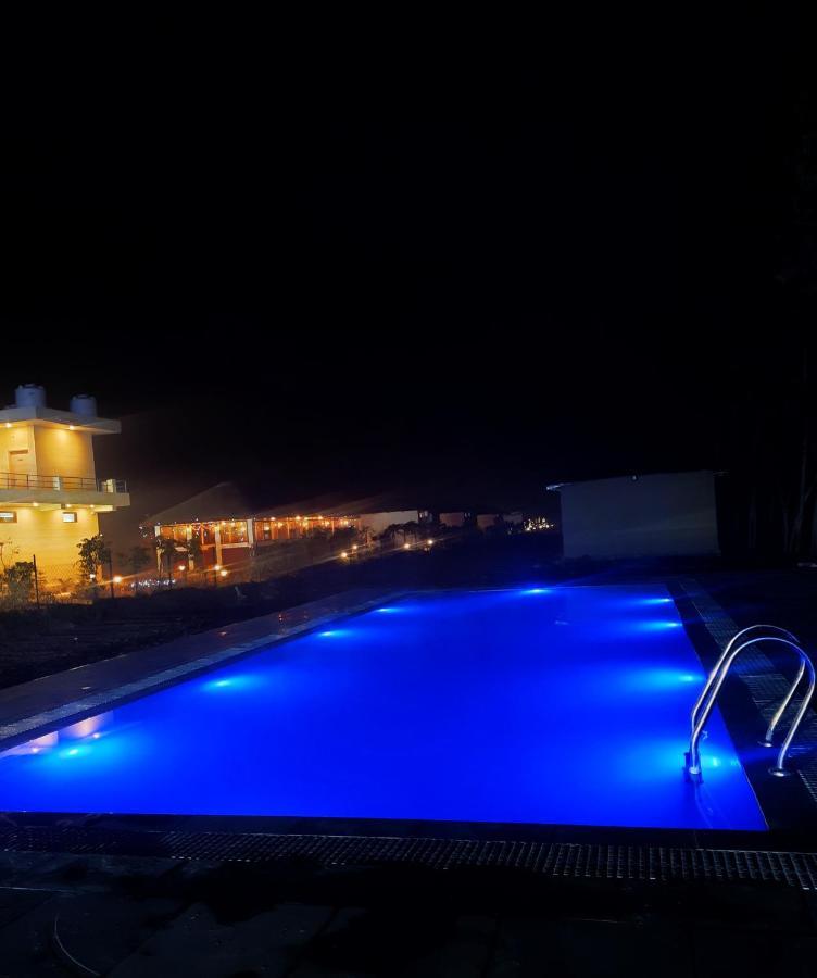 Corbett Veda Inn Rāmnagar Exterior foto